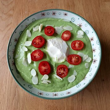 Raw Pea, Courgette & Cucumber Soup