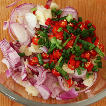 Onionsgarlicchillis s.jpg