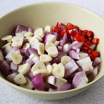 Onions-garlic-chillis s.jpg