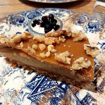 Vegan salted caramel pie