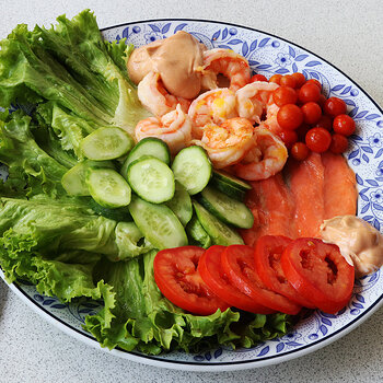 Prawn and salmon salad 1 s.jpg