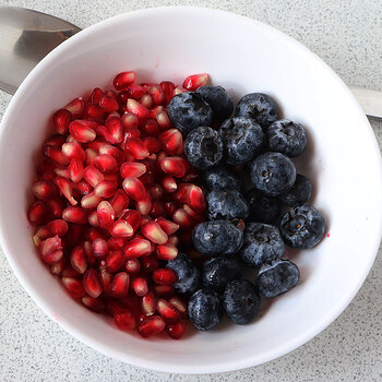 Pomegranate-blueberries s.jpg