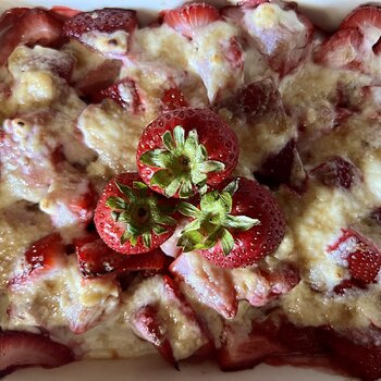 Strawberry Gratin with Sweet Cheese Topping