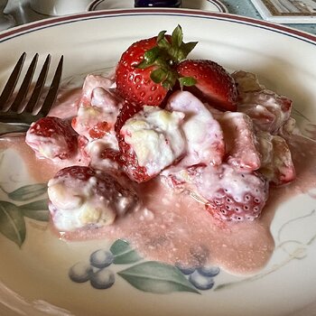 Strawberry Gratin with Sweet Cheese Topping