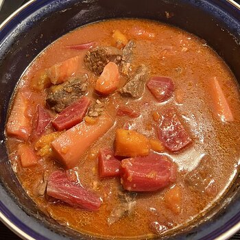 Horseradish beef-and-vegetable wine stew