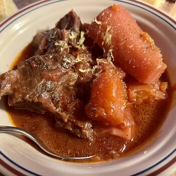 Horseradish beef-and-vegetable wine stew