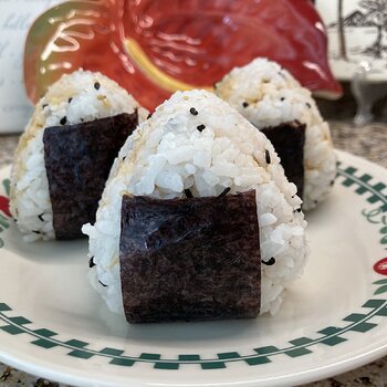 Spicy Mayo Tuna Onigiri