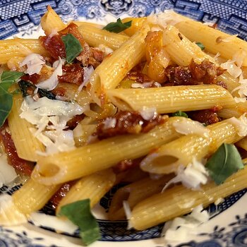Penne in spicy sundried tomato sauce