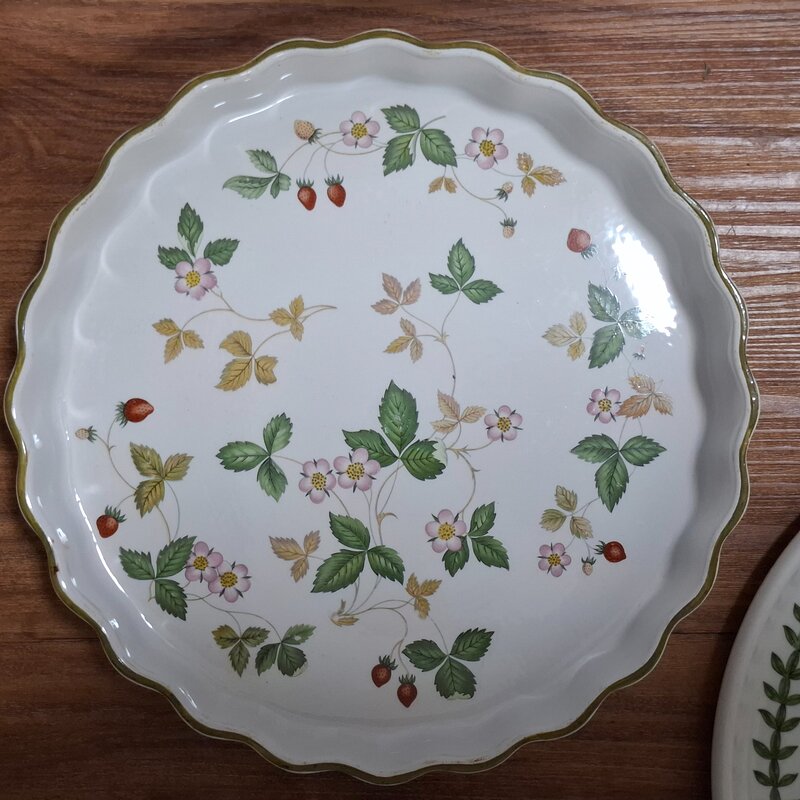 Wedgewood Wild Strawberry Flan Dish