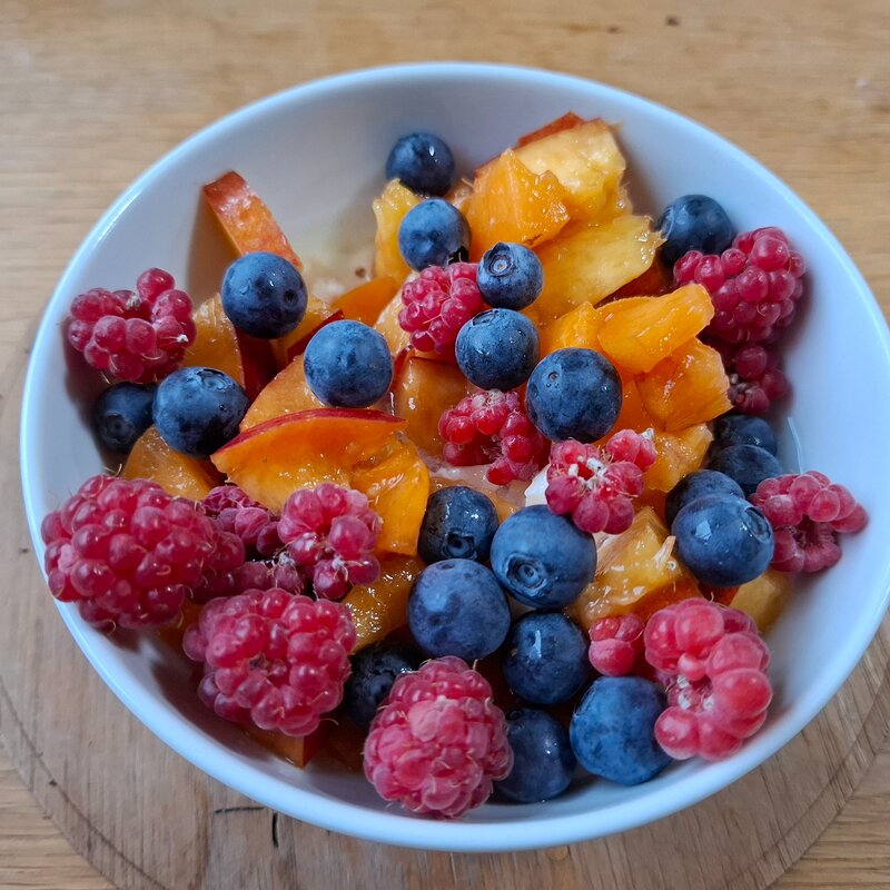 Media 'Fruit and yoghurt' in album 'Brekkie 2026'