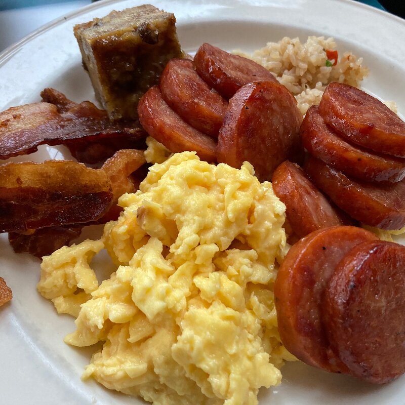 Breakfast at Duke’s Waikiki