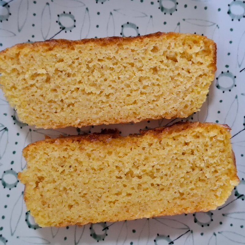 Sweet polenta and yoghurt cake