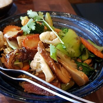 Stir Fry Noodles with soy meat and flat white noodles