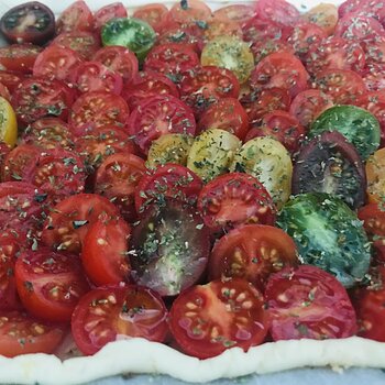 Cherry tomatoes tart - before baking.jpeg