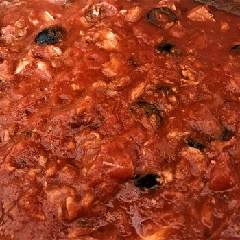 Tuna and black olives tomato sauce.jpg