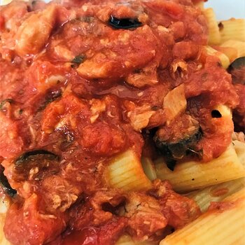 Pasta with tuna and black olives tomato sauce.jpg