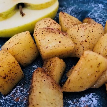 Cinnamon-flavoured apple bites.jpg