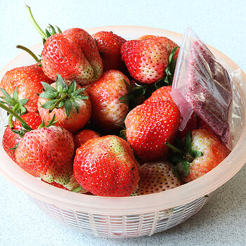 Strawberries s.jpg