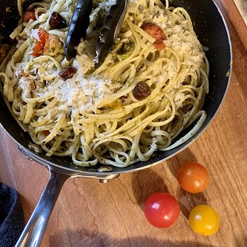 Linguine Pesto With Tomatoes And Olives