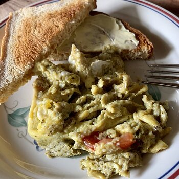Scrambled Eggs With Pesto And Tomatoes (And Toast)