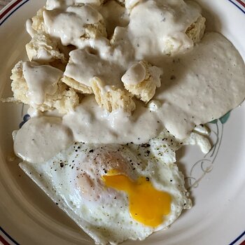 Biscuits And Gravy With Fried Egg