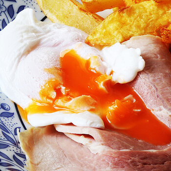 Ham, egg and chips 3 egg bleed.jpg