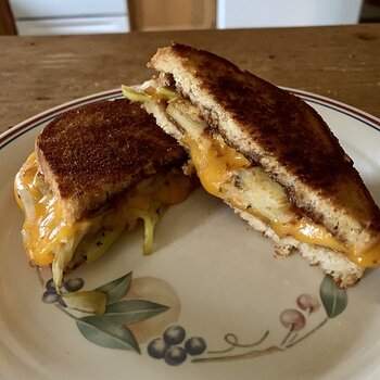 Cheddar-Apple Grilled Cheese