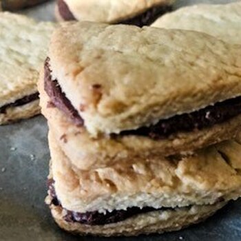 Heart-shaped Choco-filled Spelt Shortbread.jpg