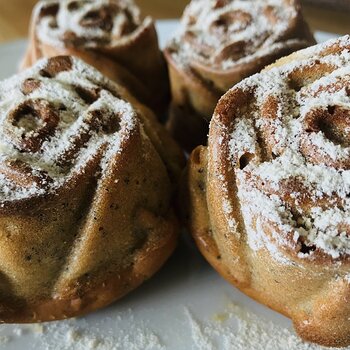 Rose-Shaped Buttermilk and Poppy Seeds Muffins.jpeg