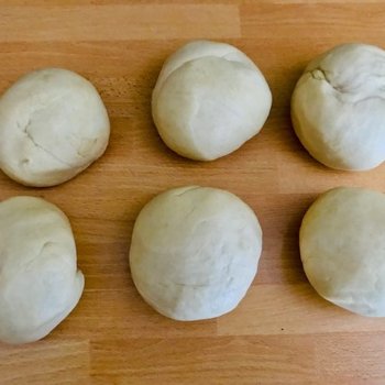 Piadina Romagnola 6 dough balls.jpg