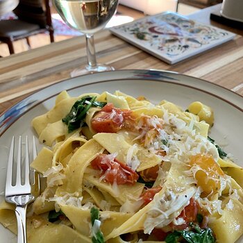 Pappardelle W/ Cherry Tomatoes, Arugula, And Fresh Mozzarella