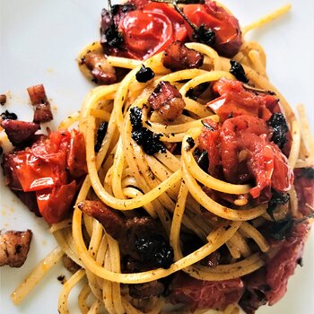 Spaghetti with baked tomatoes, black garlic and Guanciale.jpg