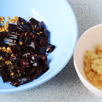 Chillis pepper ginger garlic s.jpg