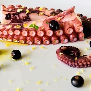 Juniper Berries Flavoured Stewed Octopus.jpg