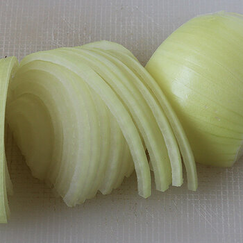 Sliced onion 1 s.jpg