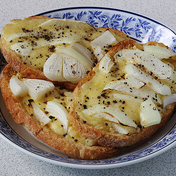 cheese-onion on toast s.jpg