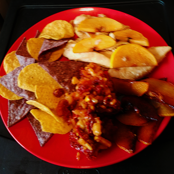 Pollo con Membrillo Frito y Caramelizado, Chips de Maíz Azul y Amarillo con Salsa de Membrillo