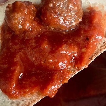 Meatballs with bread.jpeg