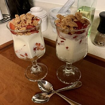Strawberry Cream Budini