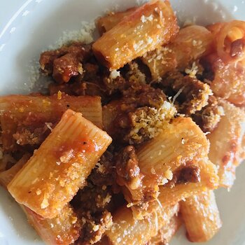 Rigatoni with minced meat in tomato sauce.jpeg