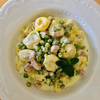 Tortellini Panna, Piselli e Prosciutto.jpeg