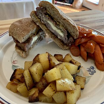 Brat Patties, Potatoes, Glazed Carrots