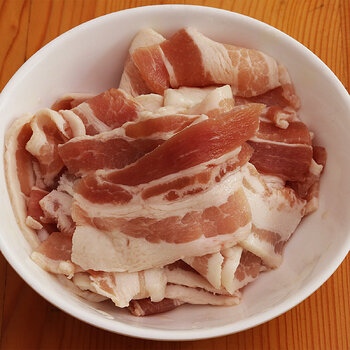 Bacon raw s.jpg