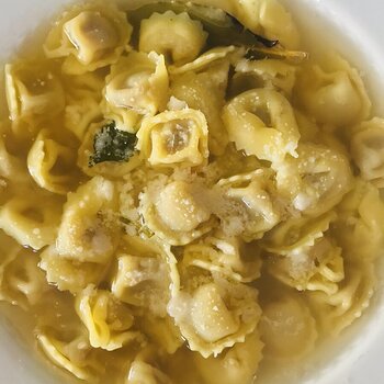 Cappelletti in brodo.jpeg