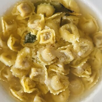 Cappelletti in brodo.jpeg