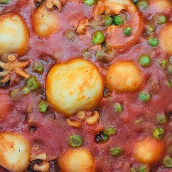 Stewed baby cutteflish with Peas and Tomato Sauce.jpg