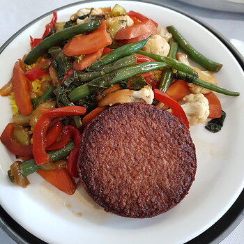 Stir Fry veg with vegan Pattie & rice