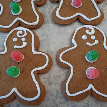 Medium-sized Gingerbread People