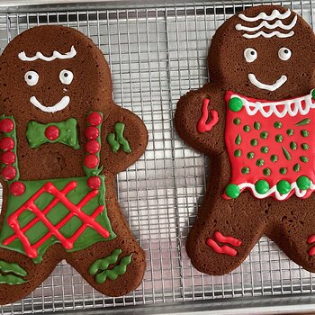 Giant Gingerbread People 2021