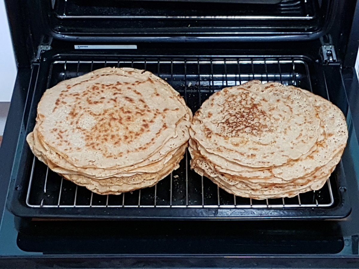 2 dozen oatcakes